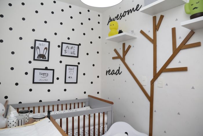 Quarto de Bebê Monocromático árvore