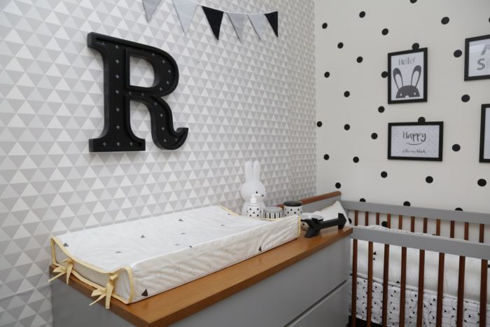 Quarto de Bebê Monocromático trocador