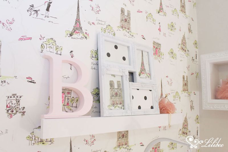 Quarto Bella em Paris prateleira