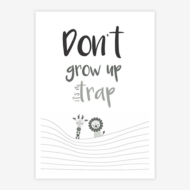 Quadro-Infantil-Don-t-Grow-Up-Is-a-Trap-Leao-Cinza-Cinza---Vertical-1