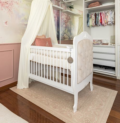 Berço Nóbile Branco Provençal com Capitonê Bege