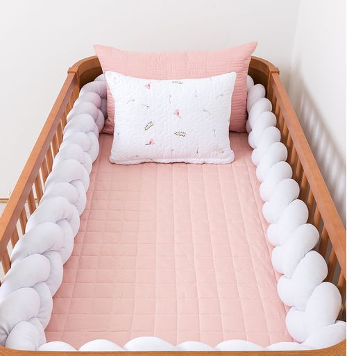 Kit Berço 5 Peças Quadradinho com Bordado Passarinho - Rosa Chá e Branco